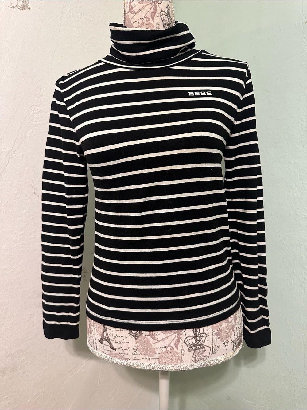 bebe Black & White Striped Turtleneck Top Y2K 2000 size small made in USA